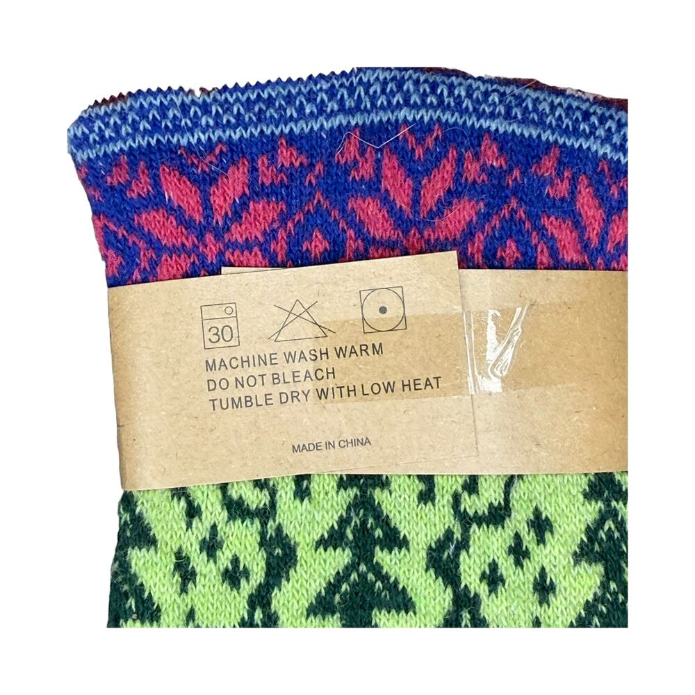 2 Pairs Loritta Style Winter Knit Crew Socks Nordic Pattern NWOT - Picture 5 of 6